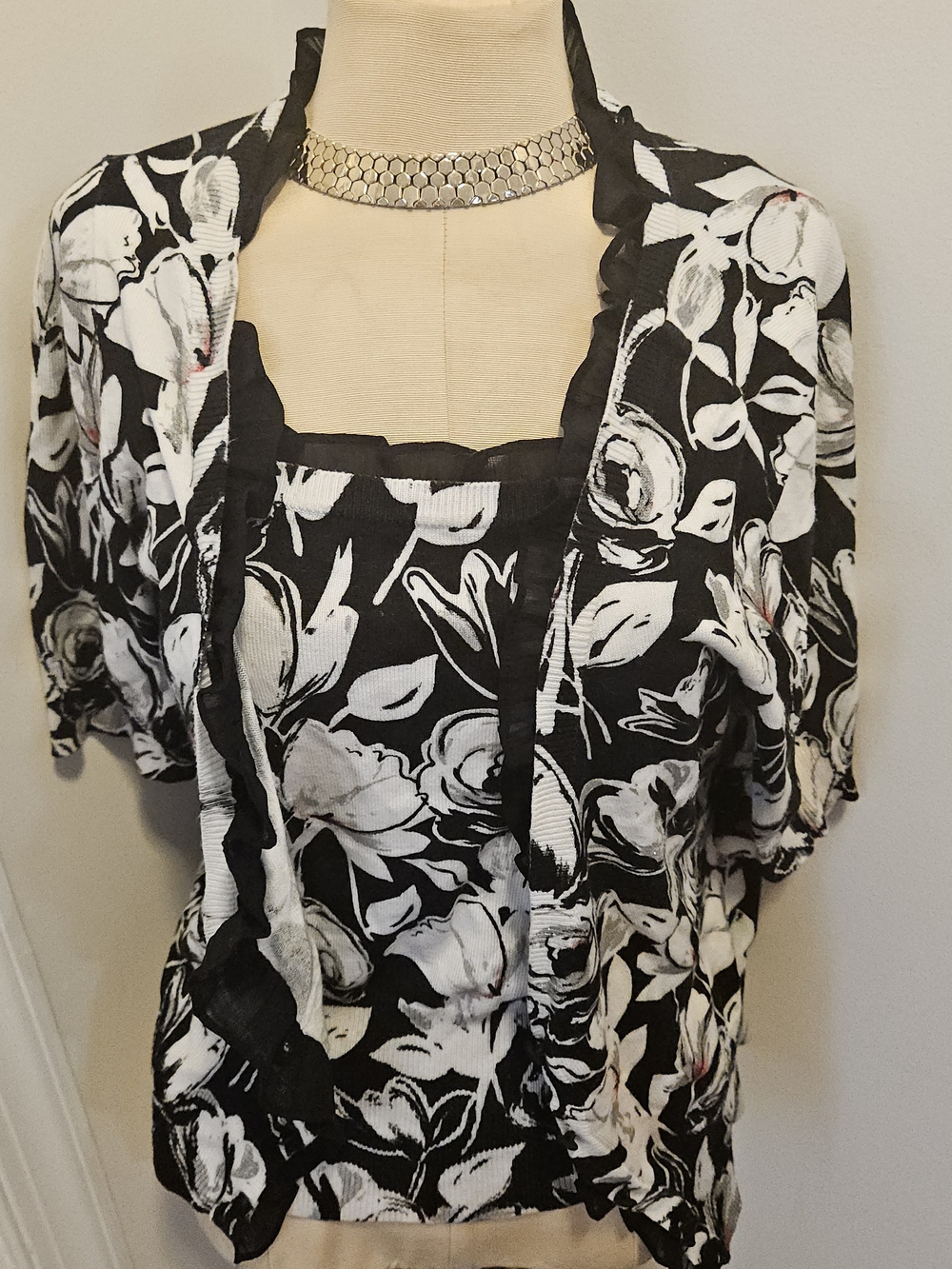 White House Black Market Vintage Floral Twinset Cami S Shrug M